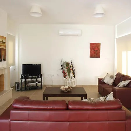 At Last You Can Rent The Perfect Luxury Near Fig Tree Bay, 1475 Villa