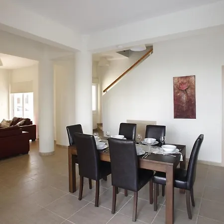 At Last You Can Rent The Perfect Luxury Near Fig Tree Bay, 1475